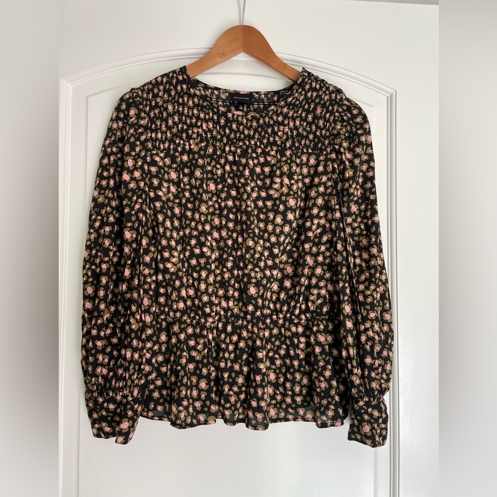 Who What Wear Black and Pink Guilded Pulover Blouse